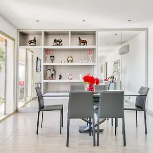 https://stunning-flat-with-terrace-pool-7-min-from-the-beach-in.fr-provencehotel.com