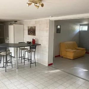 En Rez-de-chaussée De Maison Appartement